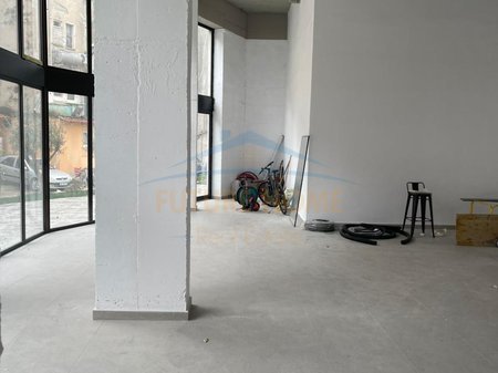 Tirane, jepet me qera ambjent biznesi Kati 0, 418 m² 3.500 € (Brryl)