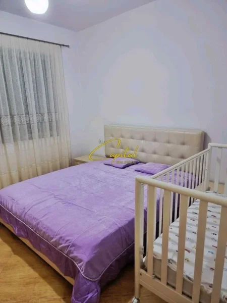 Tirane, jepet me qera apartament 1+1 Kati 5, 63 m² 400 € (YZBERISHT)