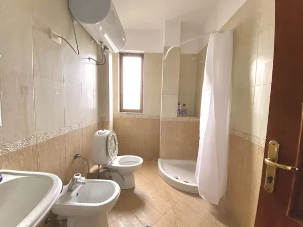 Tirane, jepet me qera apartament 2+1 Kati 2, 