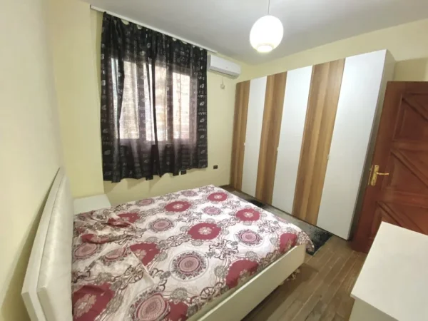 Tirane, jepet me qera apartament 2+1 Kati 2, 