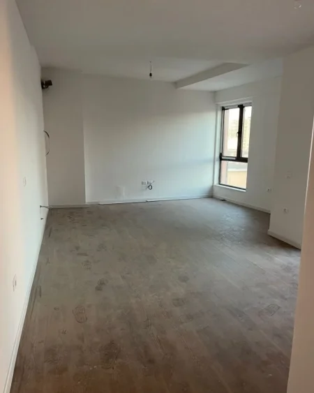 Tirane, jepet me qera zyre Kati 6, 90 m² 800 € (MYSLYM SHYRI)
