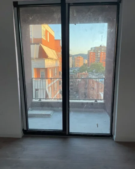 Tirane, jepet me qera zyre Kati 6, 90 m² 800 € (MYSLYM SHYRI)