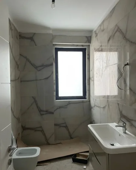 Tirane, jepet me qera zyre Kati 6, 90 m² 800 € (MYSLYM SHYRI)