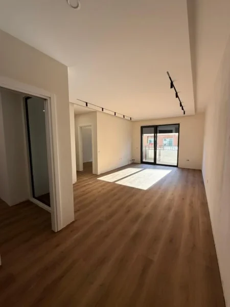 Tirane, shitet apartament 2+1+Ballkon Kati 4, 118 m² 330.000 € (Liqeni i Thate)