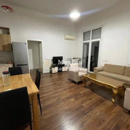 Tirane, jepet me qera apartament 2+1 Kati 6, 140 m² 1.000 € (Ring Center, Zogu Zi)