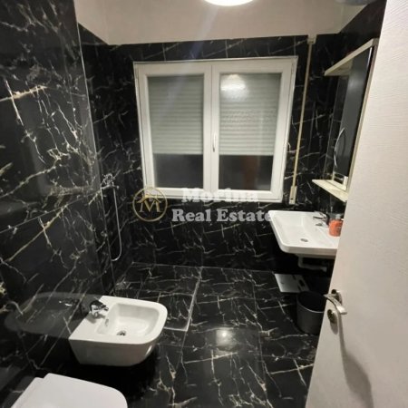 Tirane, jepet me qera apartament 2+1 Kati 6, 140 m² 1.000 € (Ring Center, Zogu Zi)