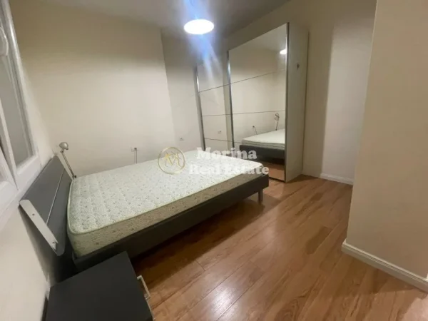 Tirane, jepet me qera apartament 2+1 Kati 6, 140 m² 1.000 € (Ring Center, Zogu Zi)