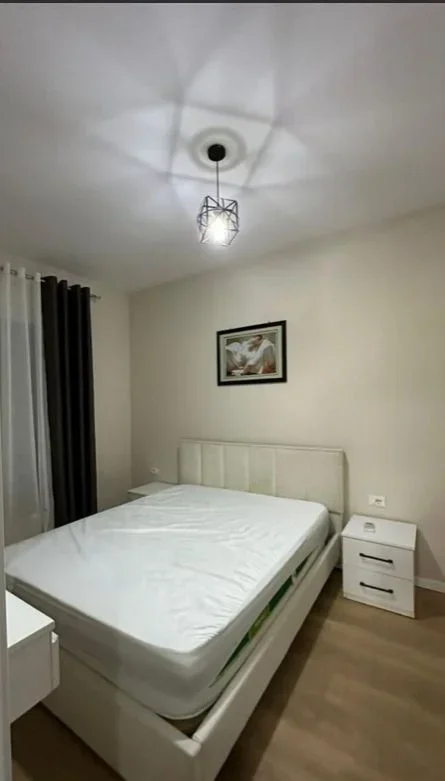 Tirane, jepet me qera apartament 1+1 Kati 4, 70 m² 600 € (5 MAJI)