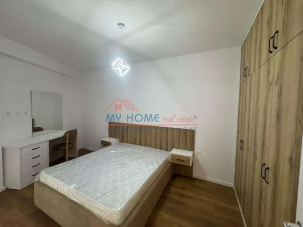 Tirane, jepet me qera apartament 1+1+Ballkon Kati 8, 80 m² 570 € (Bulevardi i Ri)