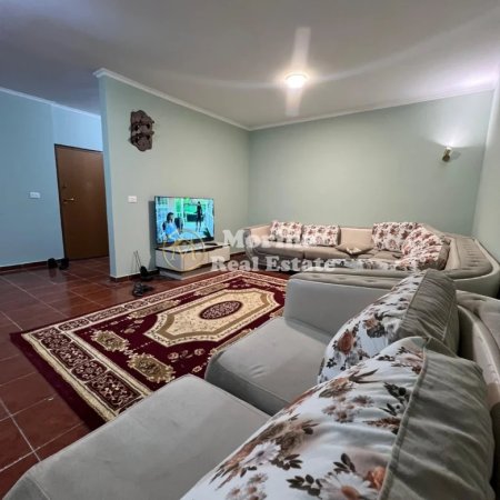Tirane, jepet me qera apartament 1+1 Kati 9, 70 m² 500 € (Komuna e Parisit)