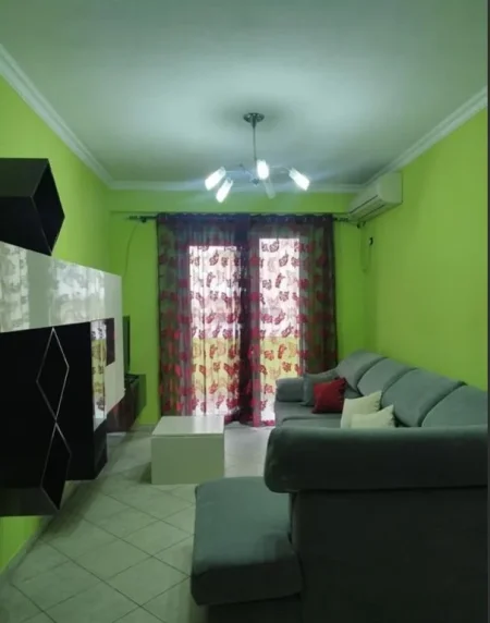 Tirane, jepet me qera apartament 1+1 Kati 3, 90 m² 480 € (YZBERISHT)