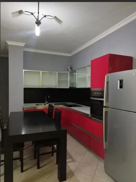 Tirane, jepet me qera apartament 1+1 Kati 3, 90 m² 480 € (YZBERISHT)