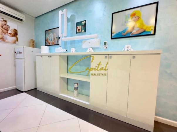 Tirane, jepet me qera ambjent biznesi Kati 1, 60 m² 800 € (ALI DEMI)