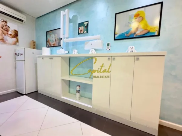 Tirane, jepet me qera ambjent biznesi Kati 1, 60 m² 800 € (ALI DEMI)