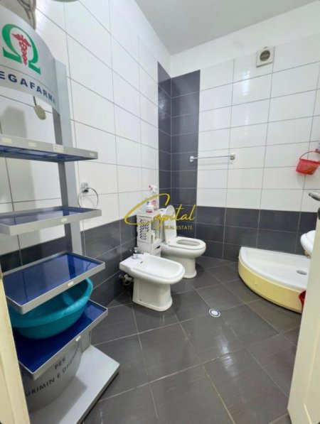 Tirane, jepet me qera ambjent biznesi Kati 1, 60 m² 800 € (ALI DEMI)