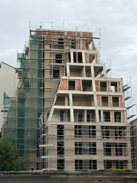 Tirane, shitet apartament 2+1+Ballkon Kati 4, 105 m² 313.500 € (Stadiumi Dinamo)