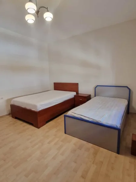 Tirane, jepet me qera apartament 2+1+Ballkon Kati 4, 143 m² 750 € (Liqeni artificial)