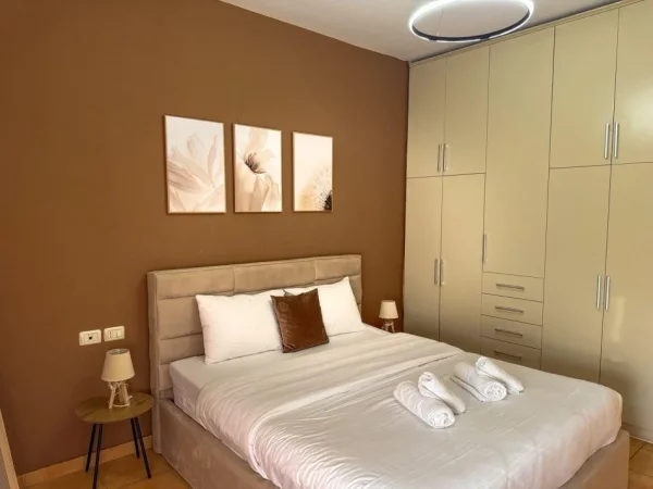 Tirane, jepet me qera apartament 1+1 Kati 5, 750 € 