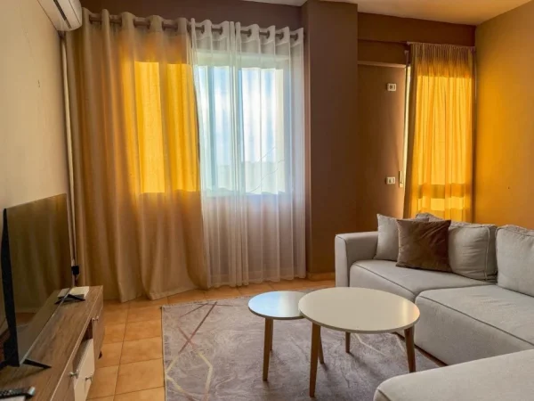 Tirane, jepet me qera apartament 1+1 Kati 5, 750 € 