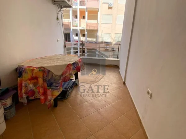 Durres, jepet me qera apartament 1+1 Kati 3, 60 m² 300 € (Golem)