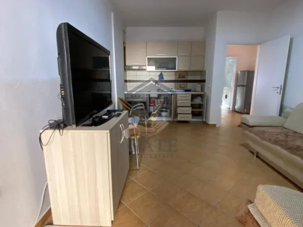 Durres, jepet me qera apartament 1+1 Kati 3, 60 m² 300 € (Golem)