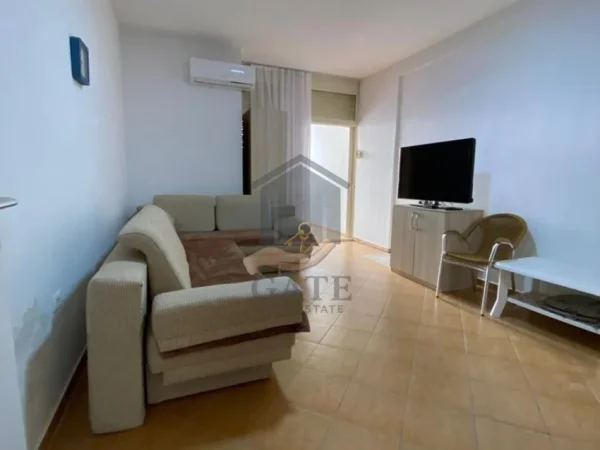 Durres, jepet me qera apartament 1+1 Kati 3, 60 m² 300 € (Golem)