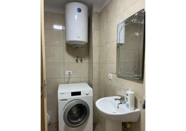 Tirane, jepet me qera apartament 3+1 Kati 3, 120 m² 700 € 