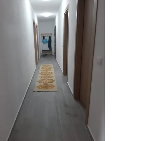 Tirane, jepet me qera apartament 3+1 Kati 3, 120 m² 700 € 