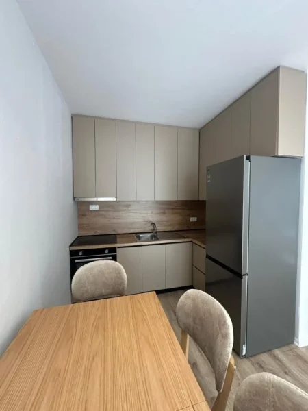 Tirane, jepet me qera apartament 1+1 Kati 3, 65 m² 600 € (Rruga Jordan Misja)