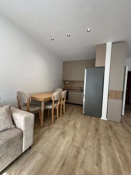 Tirane, jepet me qera apartament 1+1 Kati 3, 65 m² 600 € (Rruga Jordan Misja)