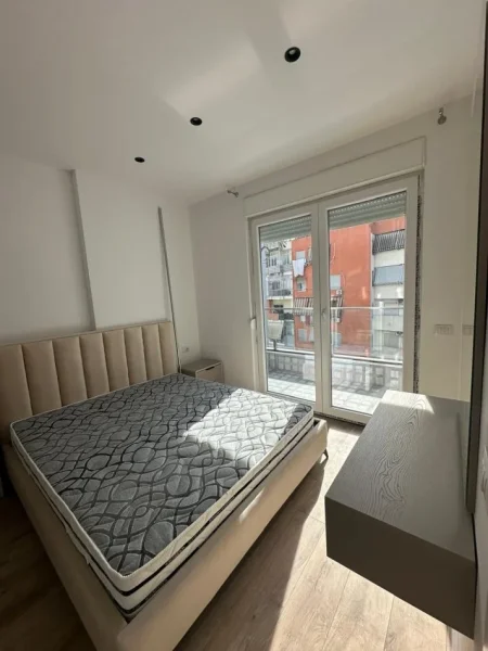 Tirane, jepet me qera apartament 1+1 Kati 3, 65 m² 600 € (Rruga Jordan Misja)