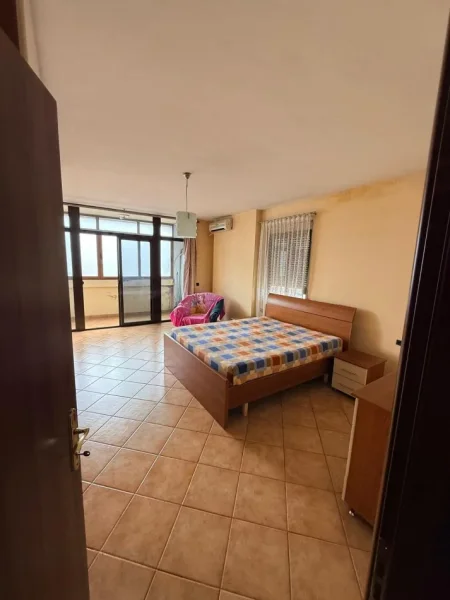 Tirane, jepet me qera apartament 2+1+Ballkon Kati 10, 120 m² 700 € (Rruga e Kavajes)
