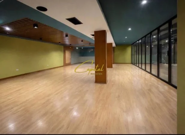 Tirane, jepet me qera ambjent biznesi Kati 3, 934 m² 11.000 € (SAUK)