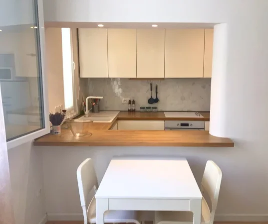 Tirane, jepet me qera apartament 1+1 Kati 4, 60 m² 700 € (Myslym Shyri)