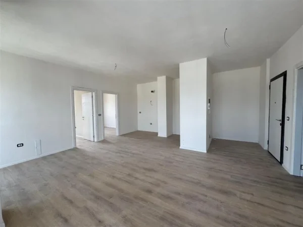 Tirane, shitet apartament 2+1 Kati 11, 92 m² 165.000 € (FUSHA E AVIACIONIT)