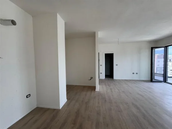 Tirane, shitet apartament 2+1 Kati 11, 92 m² 165.000 € (FUSHA E AVIACIONIT)