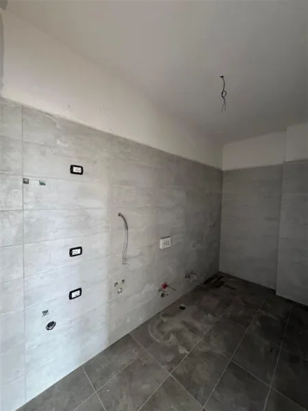 Tirane, shitet apartament 2+1 Kati 11, 92 m² 165.000 € (FUSHA E AVIACIONIT)