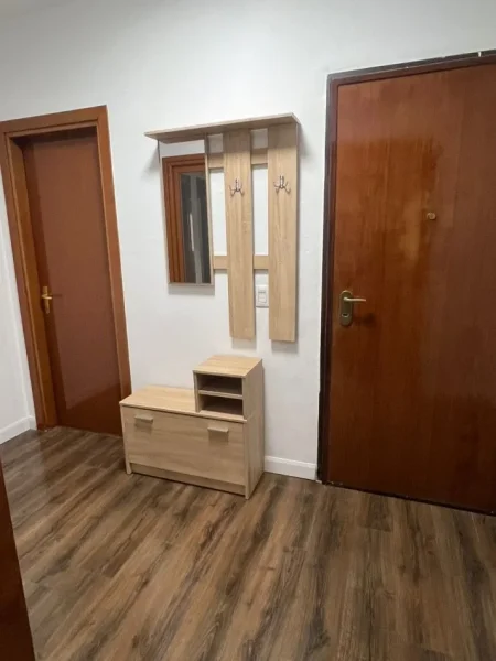 Tirane, jepet me qera apartament 3+1+Ballkon Kati 4, 126 m² 1000 € (Komuna e Parisit)
