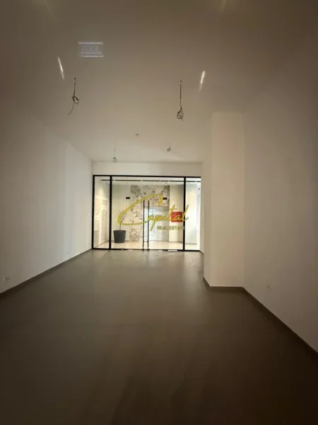 Tirane, jepet me qera dyqan Kati 2, 62 m² 1.200 € (RRUGA E KAVAJES)