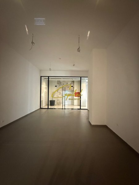 Tirane, jepet me qera dyqan Kati 2, 62 m² 1.200 € (RRUGA E KAVAJES)