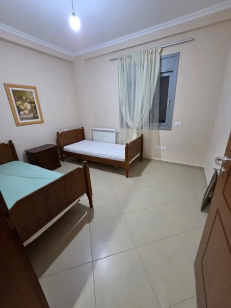 Durres, jepet me qera apartament 2+1+Ballkon Kati 4, 80 m² 300 € (Rruga miqesia)