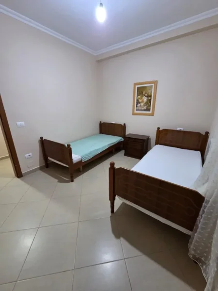 Durres, jepet me qera apartament 2+1+Ballkon Kati 4, 80 m² 300 € (Rruga miqesia)