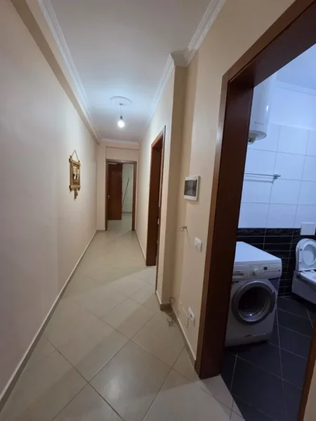 Durres, jepet me qera apartament 2+1+Ballkon Kati 4, 80 m² 300 € (Rruga miqesia)