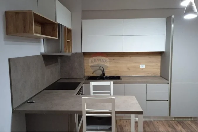 Tirane, jepet me qera apartament 2+1+Aneks+Ballkon Kati 5, 92 m² 800 € (Selvia)