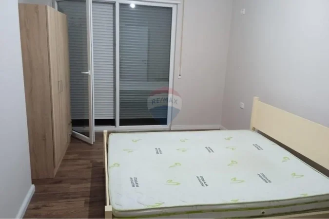 Tirane, jepet me qera apartament 2+1+Aneks+Ballkon Kati 5, 92 m² 800 € (Selvia)