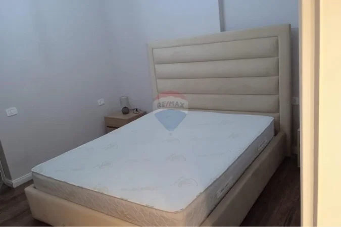 Tirane, jepet me qera apartament 2+1+Aneks+Ballkon Kati 5, 92 m² 800 € (Selvia)