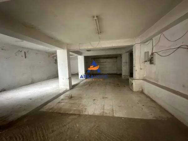 Tirane, jepet me qera ambjent biznesi Kati 0, 130 m² 1.100 € 