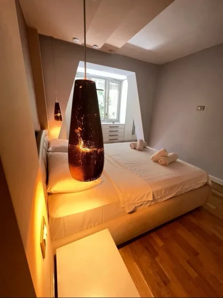 Tirane, jepet me qera apartament 2+1 Kati 1, 93 m² 1.000 € 