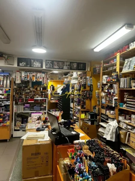 Tirane, jepet me qera dyqan Kati 0, 25 m² 400 € (RRUGA E BARRIKADAVE)