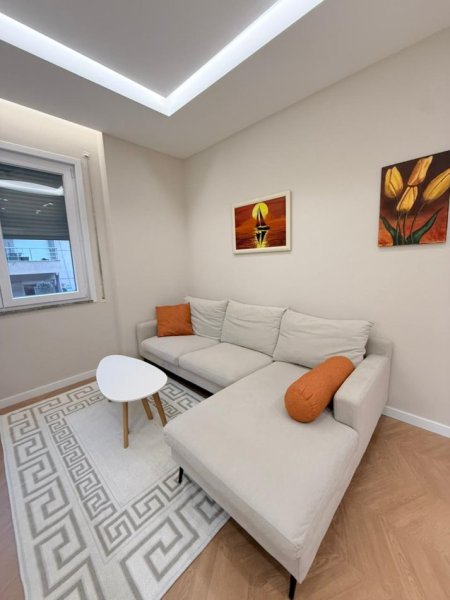 Tirane, jepet me qera apartament 2+1 Kati 4, 90 m² 1.100 € (Liqeni i Thate)